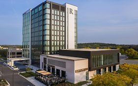 Renaissance Milwaukee West Hotel